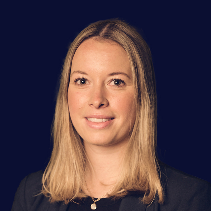 Elizabeth Tomlin Headshot